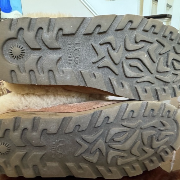 UGG Maylin Shearling Boots - Picture 5 of 9